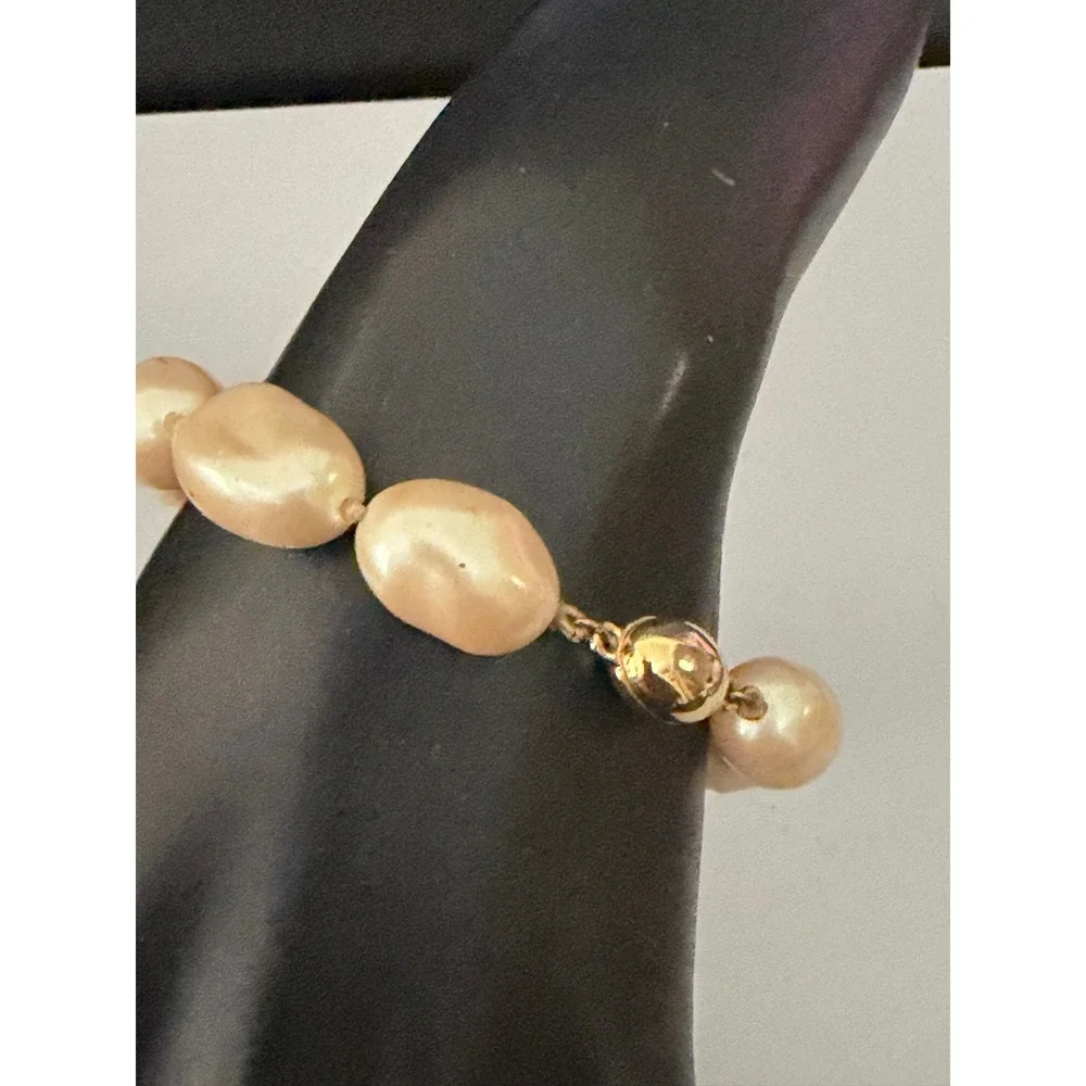Monet Imitation Pearl Bracelet 6.5 in Cream  Baroque Style Gold Tone  Ball Clasp